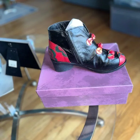 Black and Red Double bow leather ankle boots - Picture 4 of 6